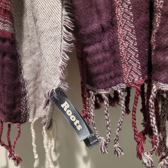 Roots Purple Blanket Shawl - Picture 5 of 6